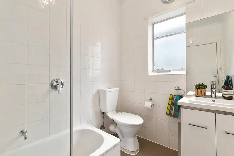 Sixth view of Homely apartment listing, 2/176 Inkerman Street, St Kilda East VIC 3183