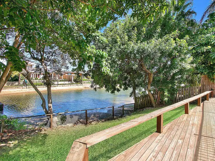 2 Costa Court, Broadbeach Waters QLD 4218