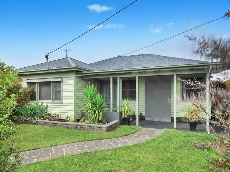 17 Lawrence Street, Alfredton VIC 3350