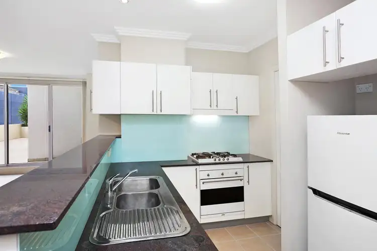 7/12 Baker Street, Gosford NSW 2250