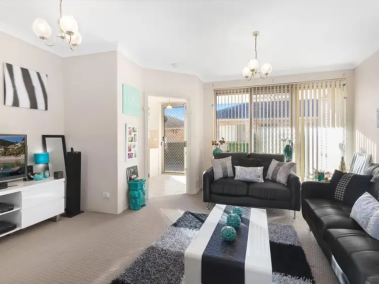 13/12 Kinarra Avenue, Wyoming NSW 2250