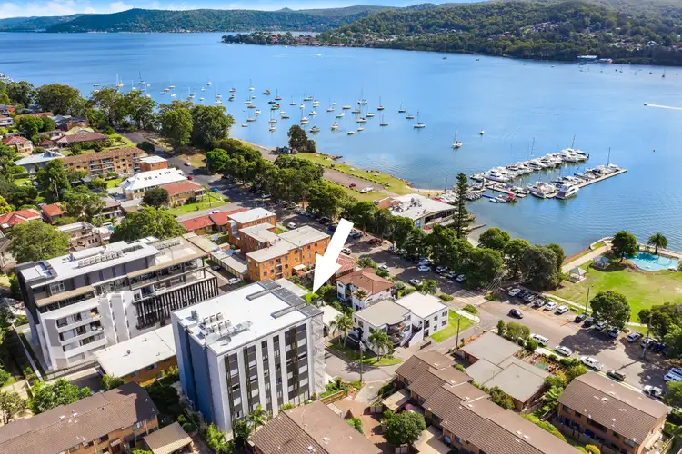 2/13 Lynn Avenue, Point Frederick NSW 2250