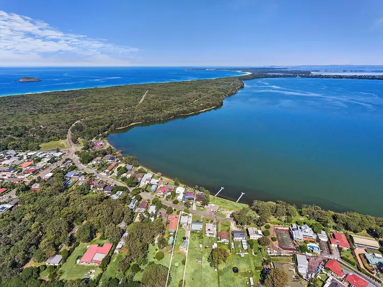 33 Greenacre Avenue, Lake Munmorah NSW 2259