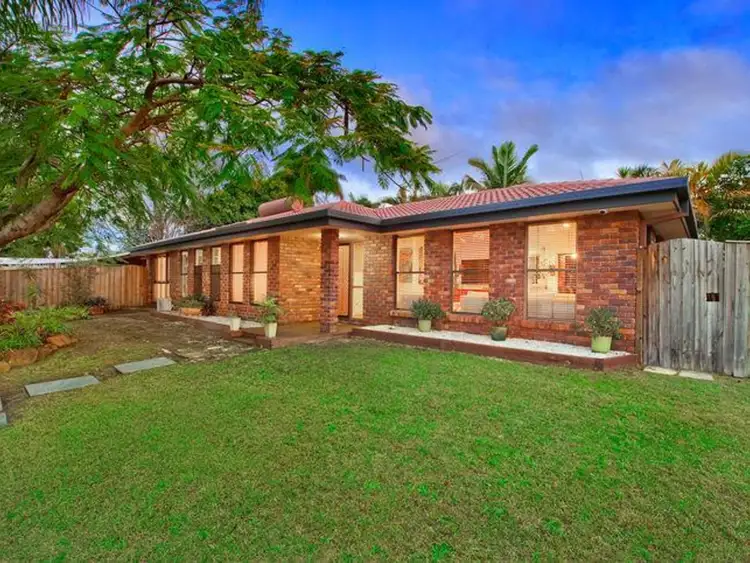 4 Illaura Street, Mermaid Waters QLD 4218