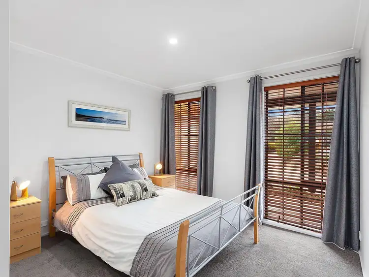 Fifth view of Homely house listing, 8 Haugh Place, Oxley ACT 2903