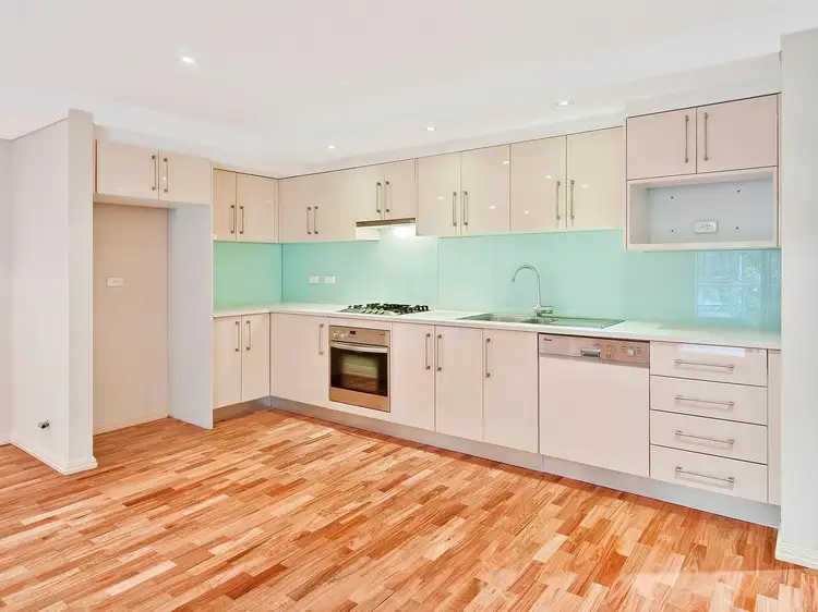 8/77 Stanley Street