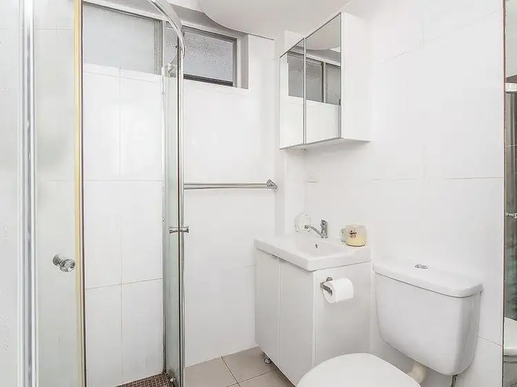 Fourth view of Homely apartment listing, 2/16 Wyadra Avenue, Freshwater NSW 2096