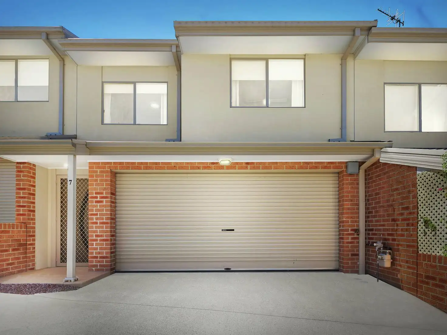 Main view of Homely townhouse listing, 7/8-10 Erin Street, Queanbeyan NSW 2620