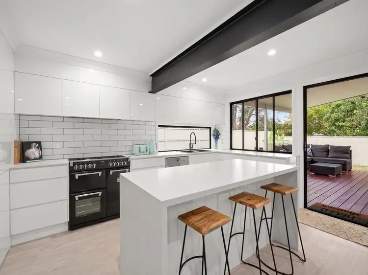 19 Captain Cook Crescent