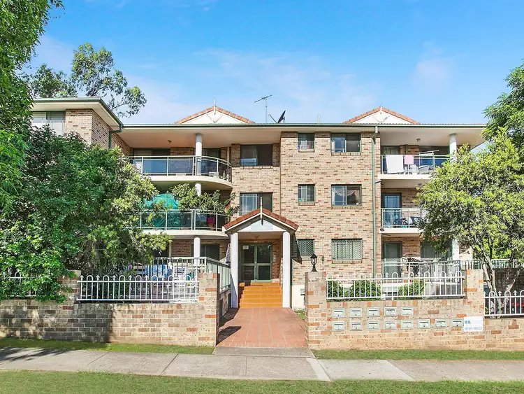 8/9 Cairds Avenue, Bankstown NSW 2200