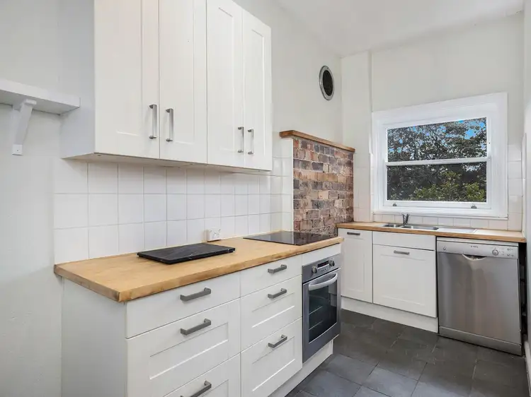 2/7 Tower Street