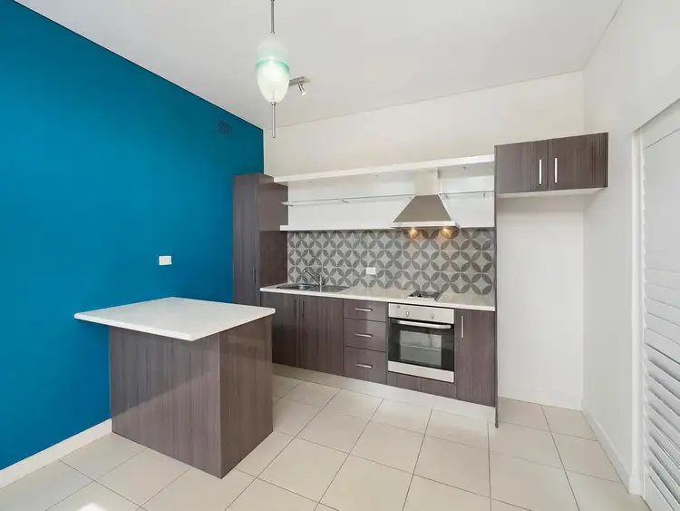 3/4 Hillview, The Hill NSW 2300
