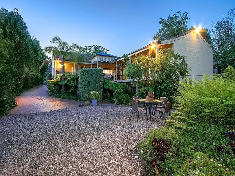 6 Ruskin Avenue