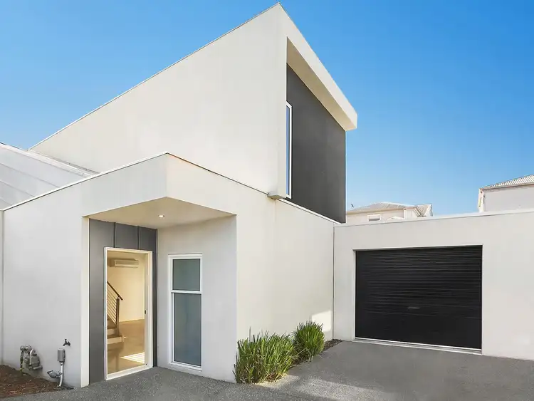 4/98 Blackshaws Road, South Kingsville VIC 3015