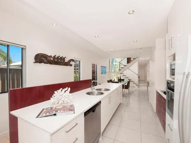 2/38 Twenty Fourth Avenue, Palm Beach QLD 4221