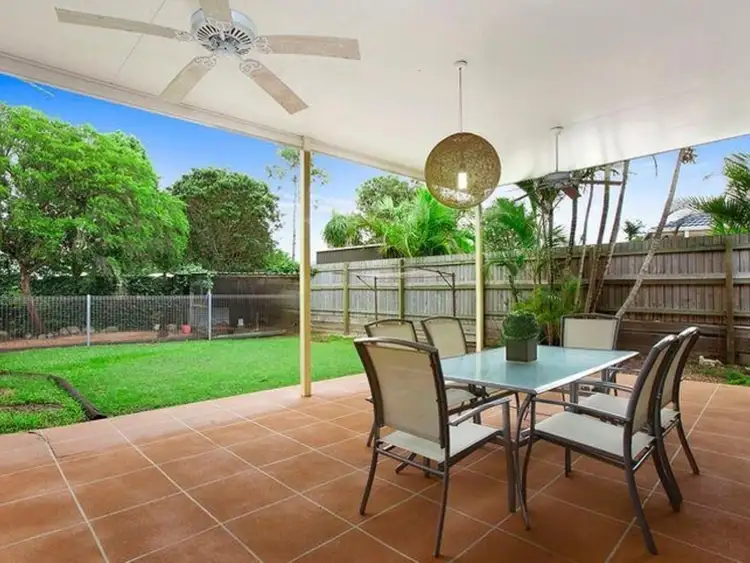 1 Maxwell Place, Wynnum West QLD 4178