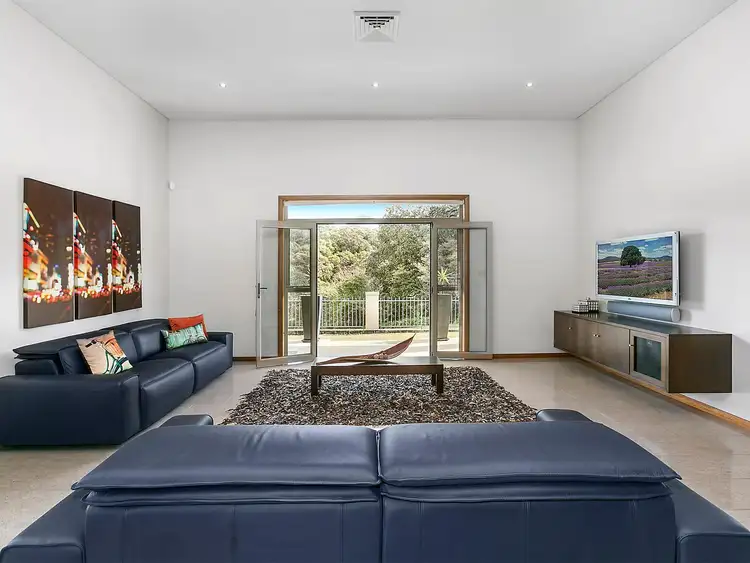 8 Darragh Drive, Figtree NSW 2525