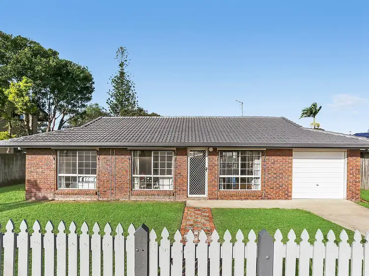 11 Lark Street, Birkdale QLD 4159