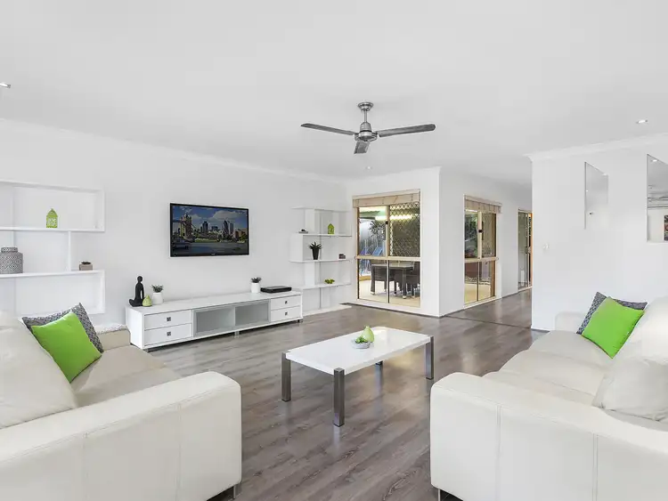 6 Morane Court, Pacific Pines QLD 4211