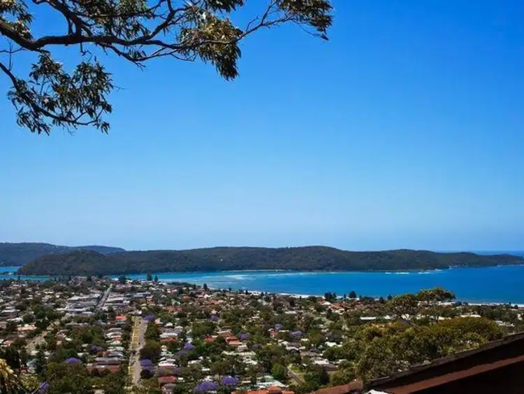 2 Tor Close, Umina Beach NSW 2257