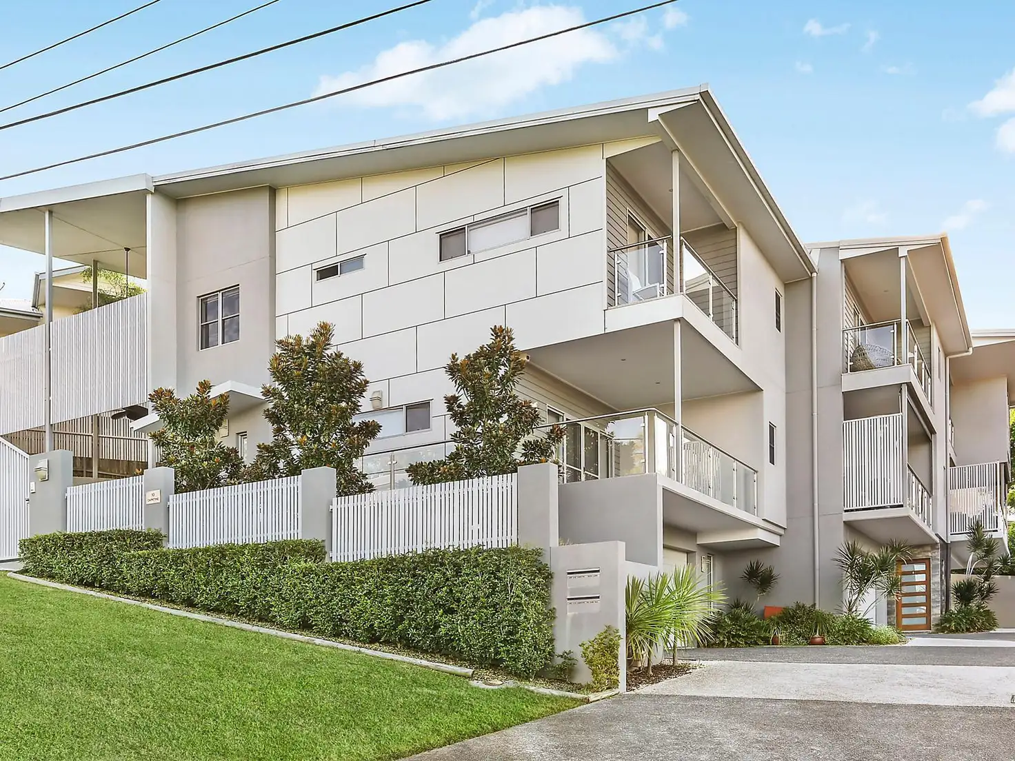 Main view of Homely townhouse listing, 2/10 Carntyne Street, Morningside QLD 4170