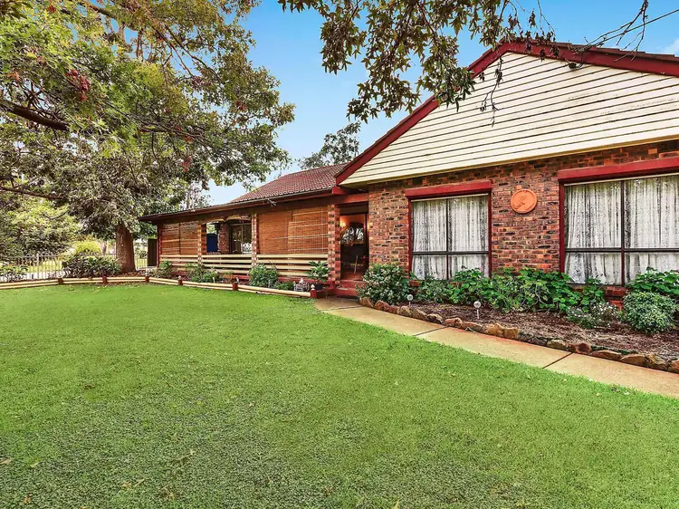 42 Racecourse Avenue, Menangle Park NSW 2563