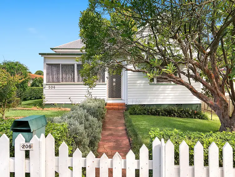 206 Long Street, South Toowoomba QLD 4350