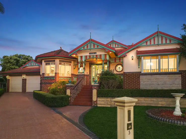 5 Barrow Close, Green Valley NSW 2168