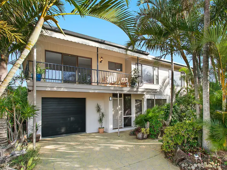 32 Tallebudgera Drive, Palm Beach QLD 4221