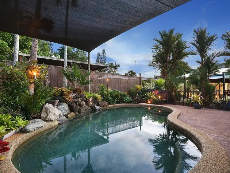 10 Universal Close, White Rock QLD 4868