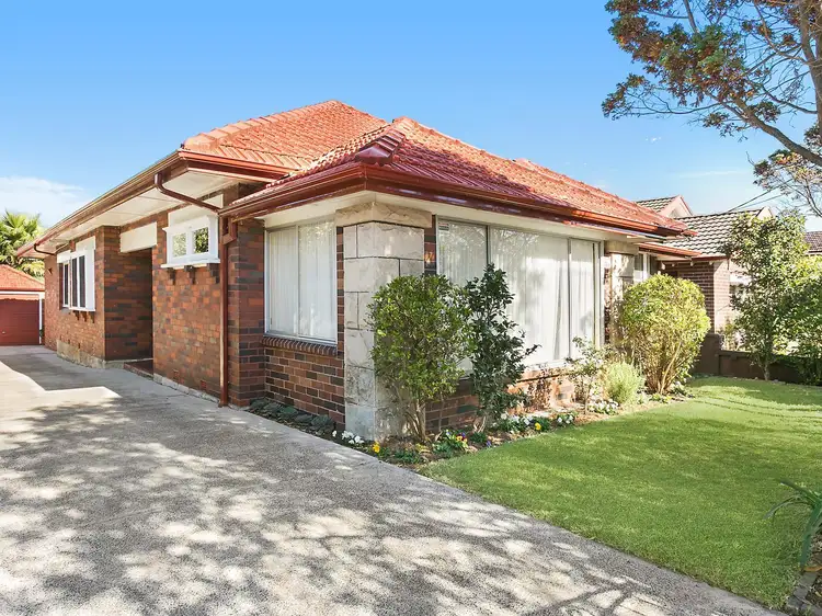 11 Ravenswood Avenue