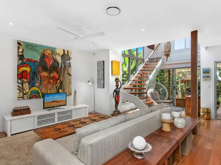 21 Lennie Avenue, Main Beach QLD 4217