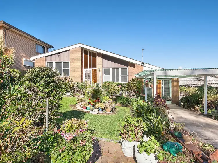 7 Mcandrew Crescent, Mangerton NSW 2500