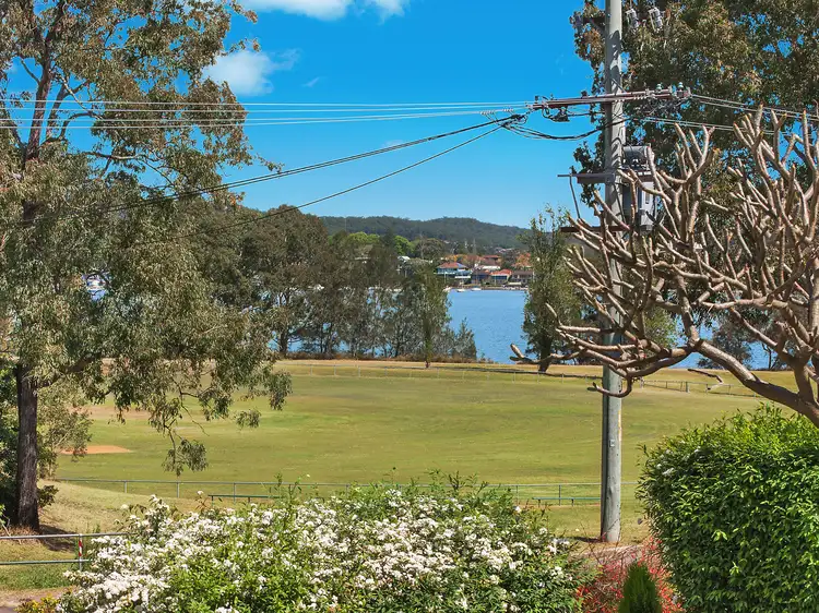 18 Roy Avenue, Bolton Point NSW 2283