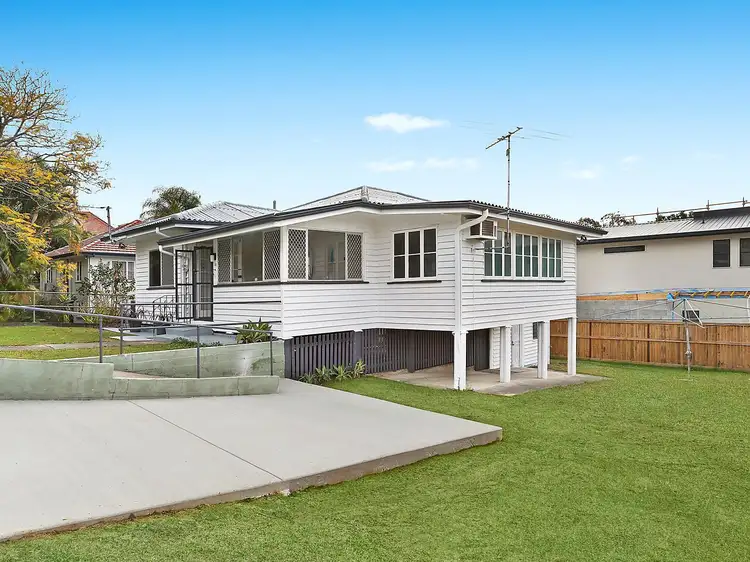 10 Hipwood Avenue, Coorparoo QLD 4151