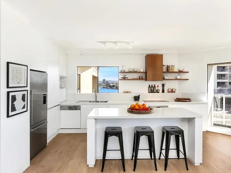 12/2 Admiralty Drive