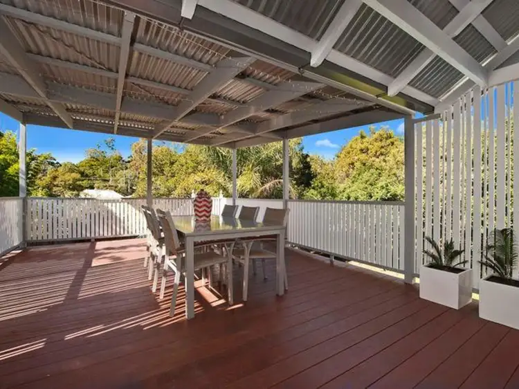 23 Dover Street, Hawthorne QLD 4171