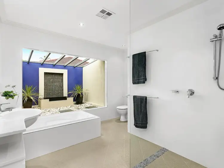 Sixth view of Homely house listing, 4 Kingswood Avenue, Mount Waverley VIC 3149
