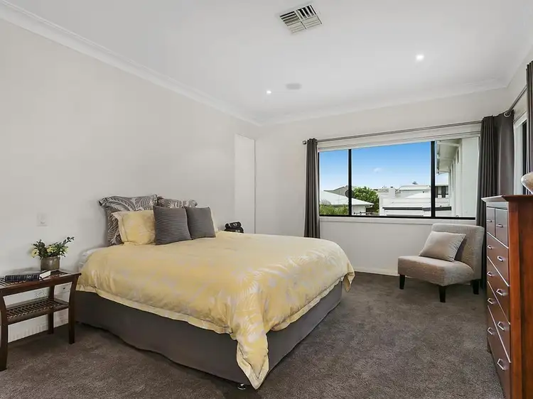 51 Rowland Avenue, Wakerley QLD 4154