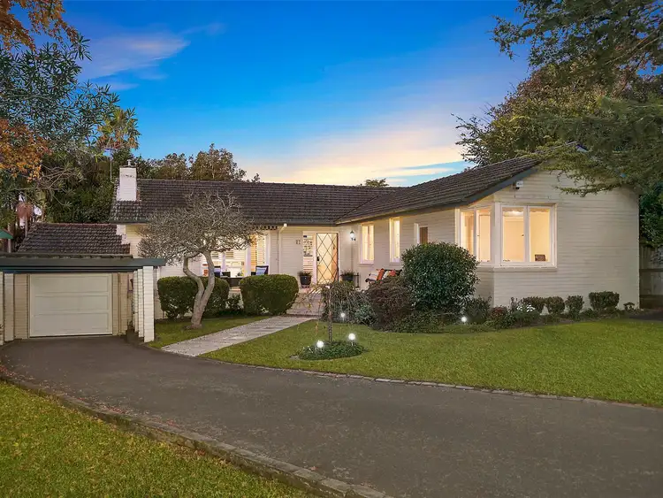 27 Benaroon Avenue, St Ives NSW 2075