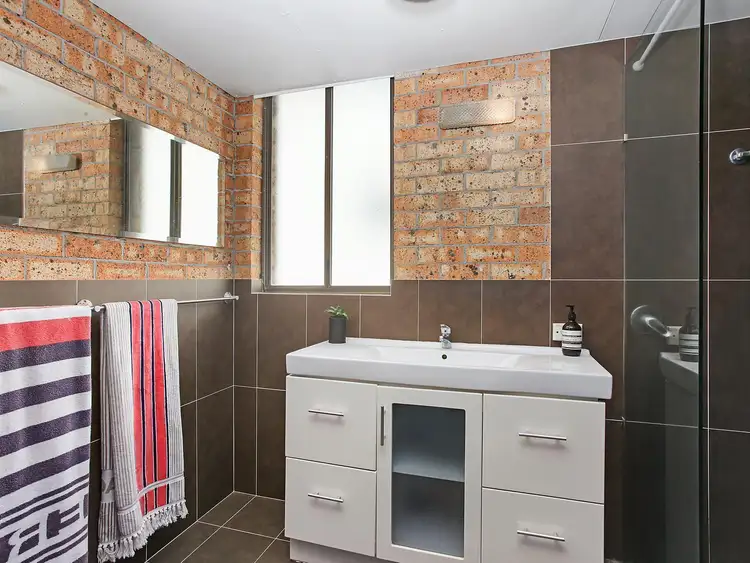 Sixth view of Homely apartment listing, 2/6 St Kilda Avenue, Broadbeach QLD 4218