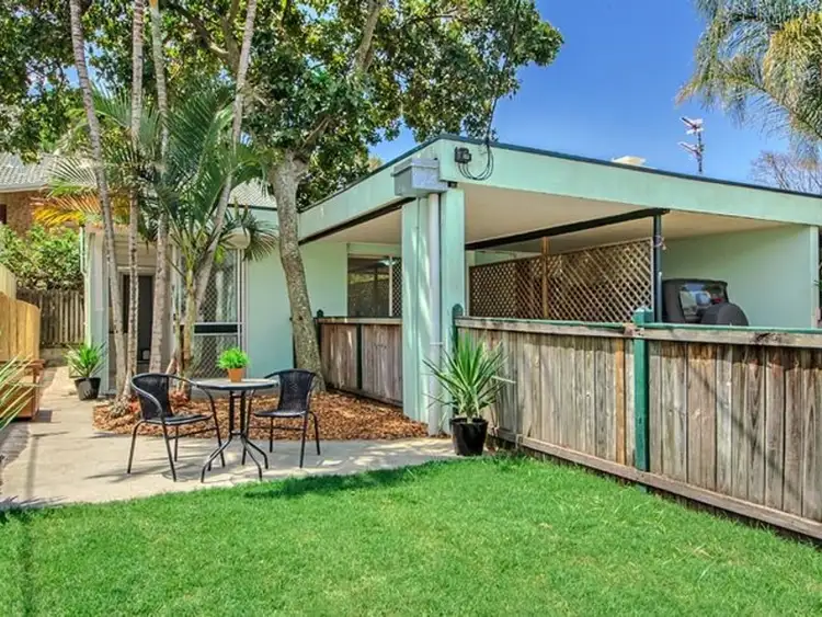 1/19 Robert Street, Labrador QLD 4215