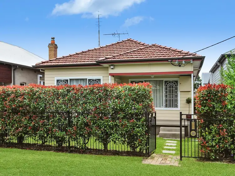 8 Villiers Street, Mayfield NSW 2304