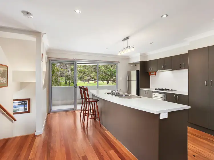 4/10 Middle Street, Labrador QLD 4215