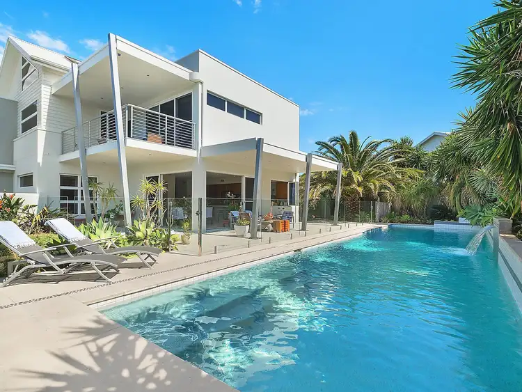 4 Seacliff Place, Caves Beach NSW 2281