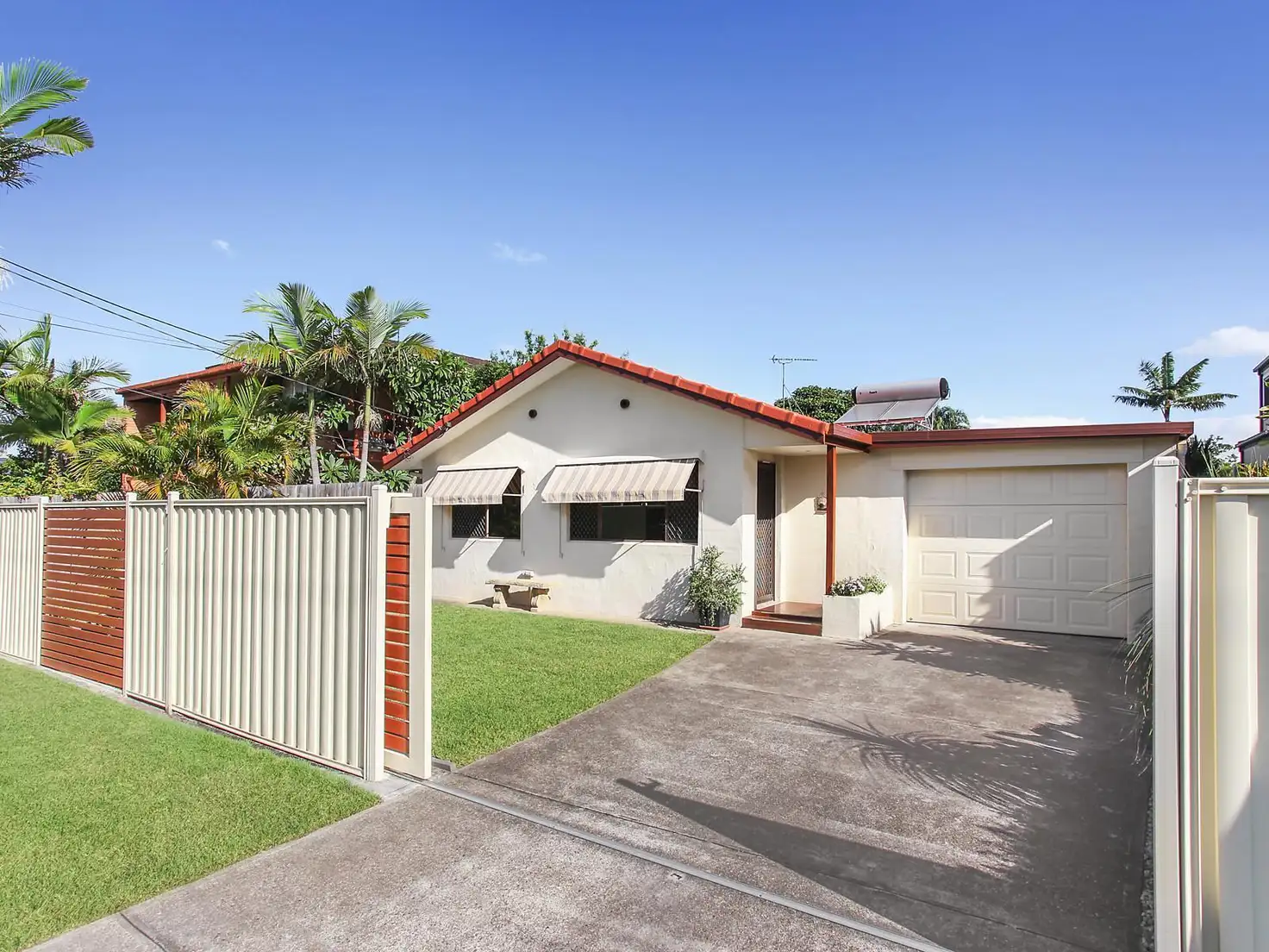 Main view of Homely house listing, 32 Donald Avenue, Paradise Point QLD 4216