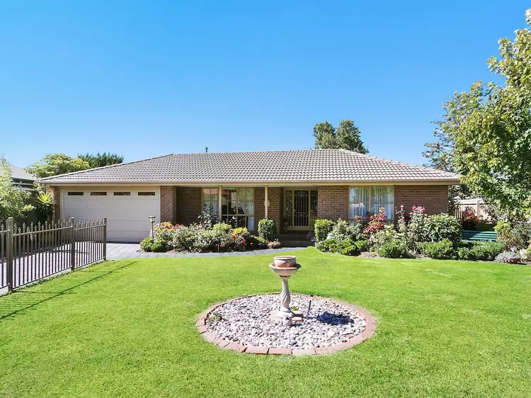 8 Como Close, Croydon VIC 3136
