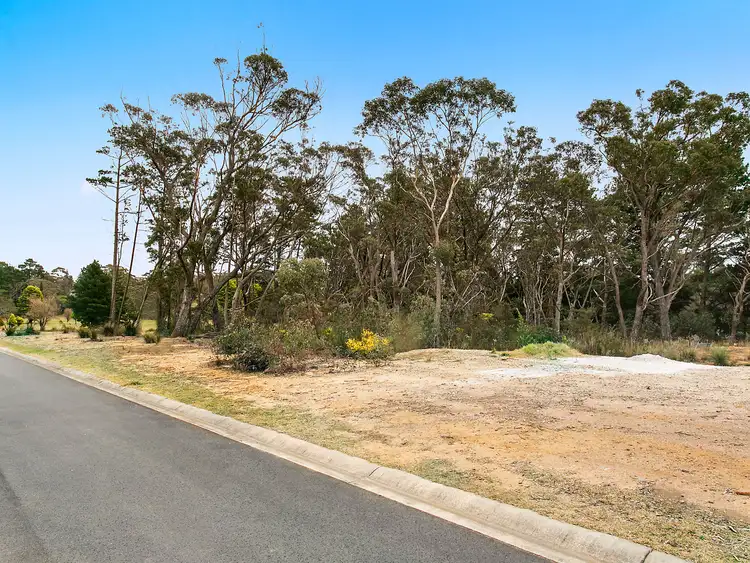 7 Chancery Lane, Wentworth Falls NSW 2782