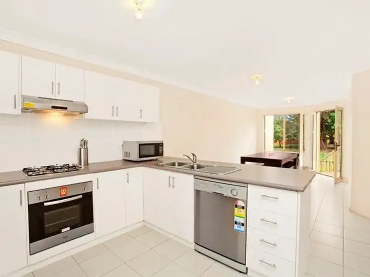 11/2 Hamilton Street, Albion Park NSW 2527