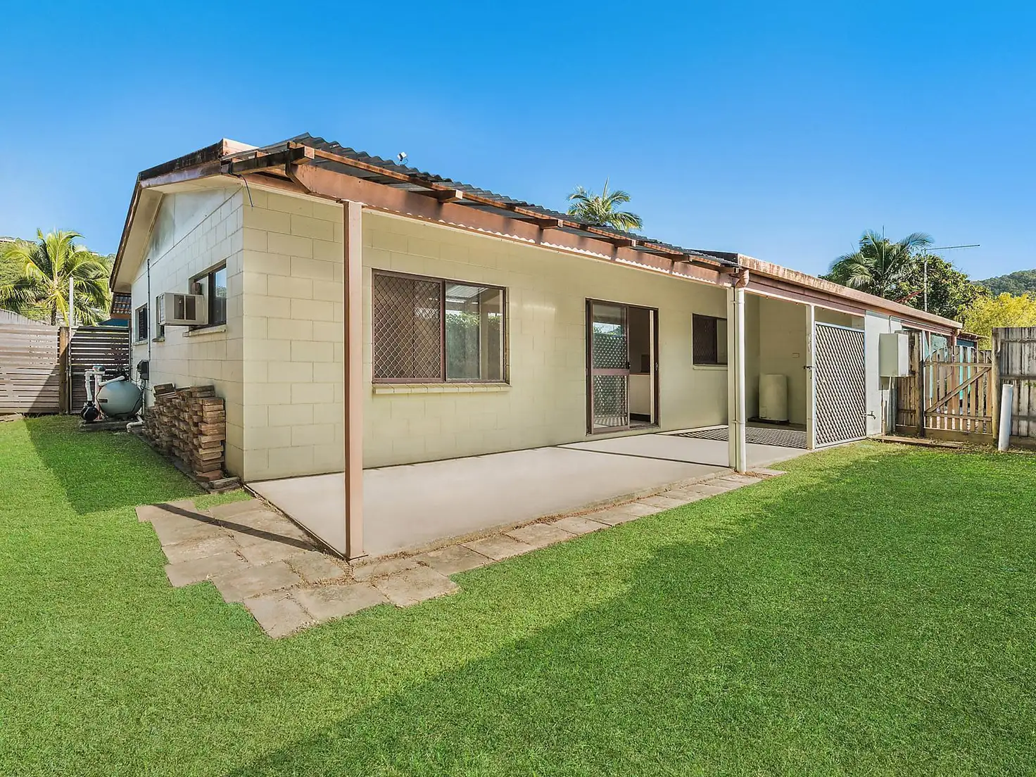 Main view of Homely unit listing, 2/4 Ormsby Close, Whitfield QLD 4870